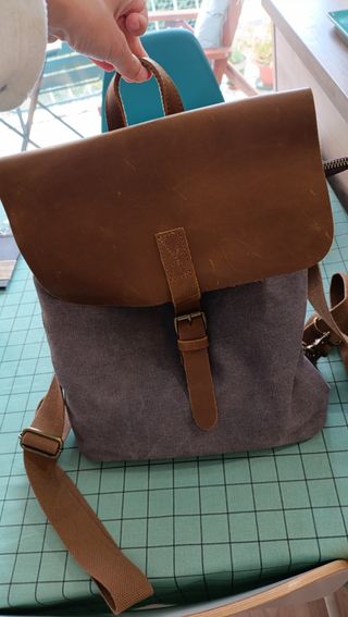 Mochila de lona y cuero