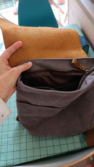 Mochila de lona y cuero