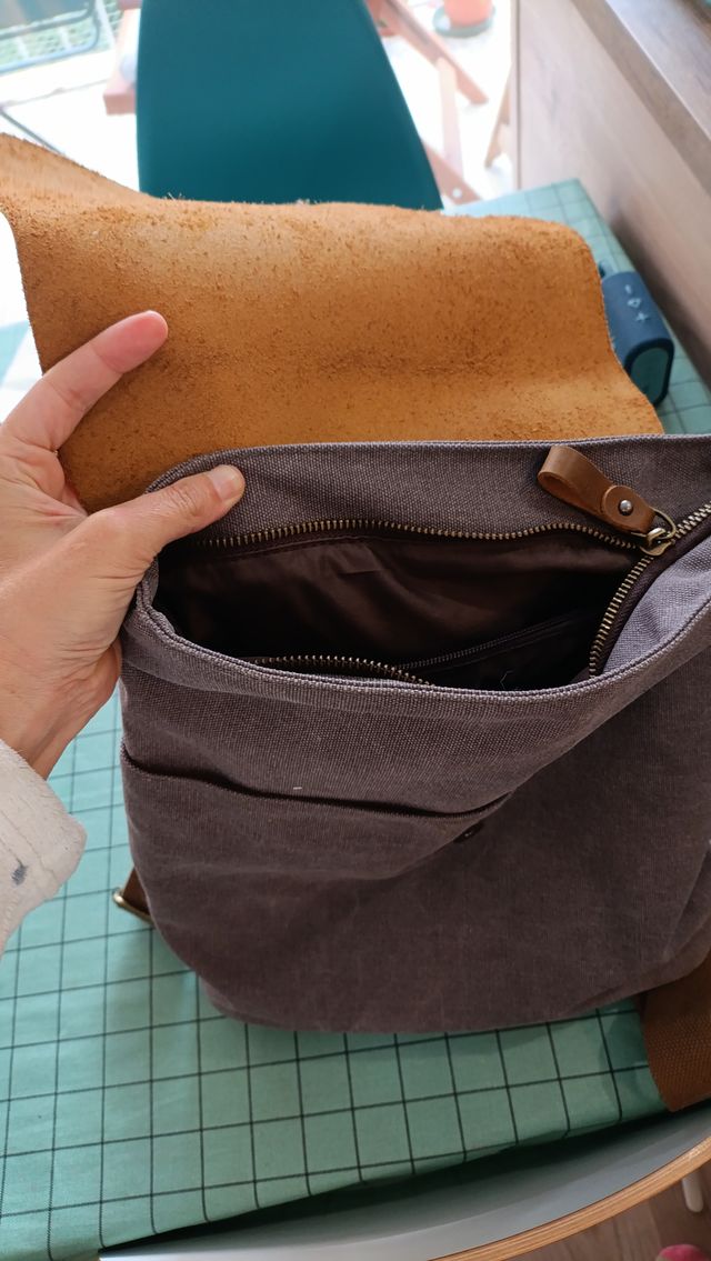 Mochila de lona y cuero