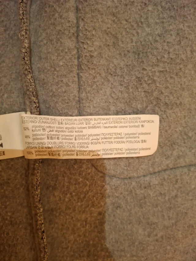 Abrigo de entretiempo gris y blanco