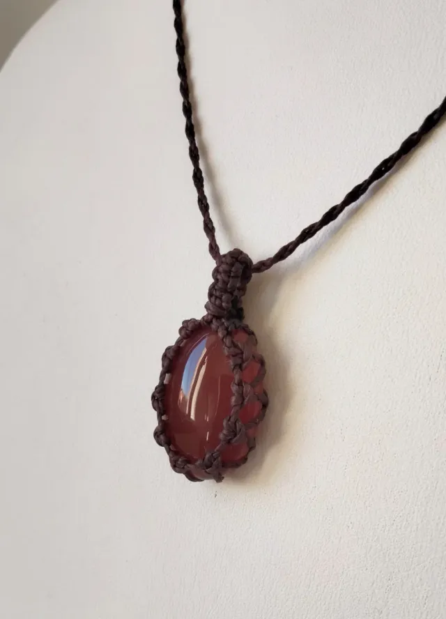 Collana macramè con ciondolo Corniola