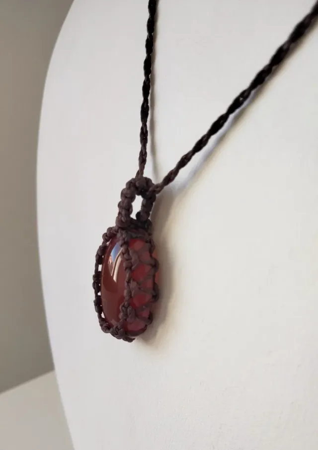 Collana macramè con ciondolo Corniola