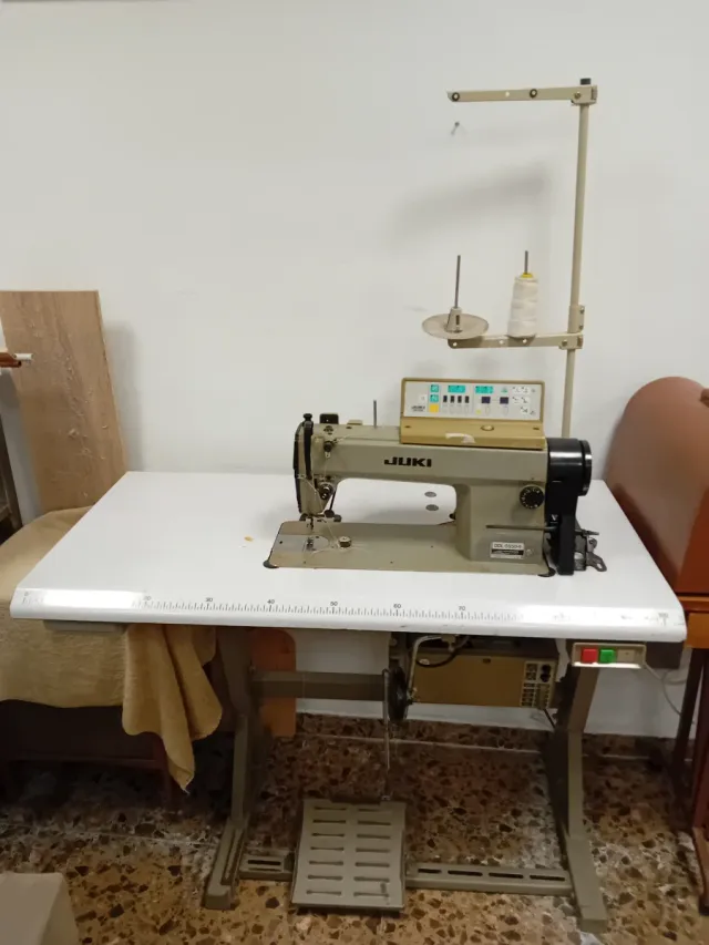Máquina de coser JUKI Overlock