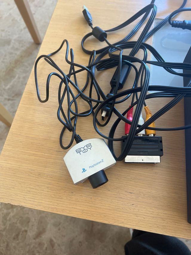 Playstation 2 Plata + 2 mandos ,