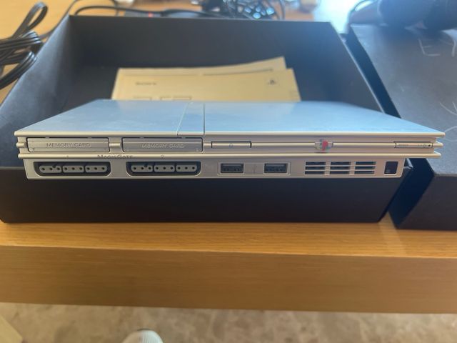 Playstation 2 Plata + 2 mandos ,