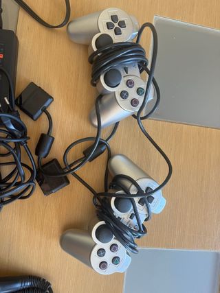 Playstation 2 Plata + 2 mandos ,