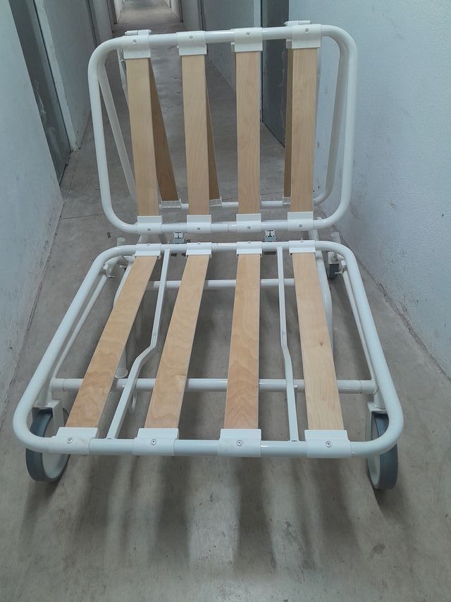 Sofá-cama individual Ikea con ruedas