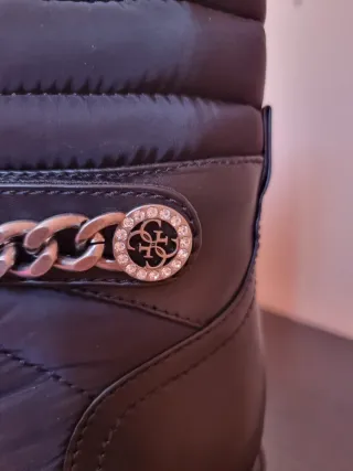 Botines Guess Negros con Cadena Plata