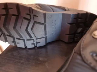 Botines Guess Negros con Cadena Plata