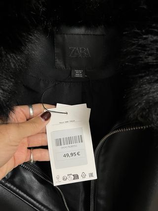 Chaqueta Zara Negra Talla S/36/8 con cuello pelo
