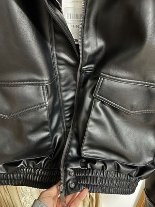 Chaqueta Zara Negra Talla S/36/8 con cuello pelo