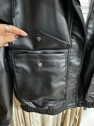 Chaqueta Zara Negra Talla S/36/8 con cuello pelo