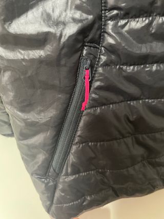 Chaqueta Quechua montaña trekking negra rosa