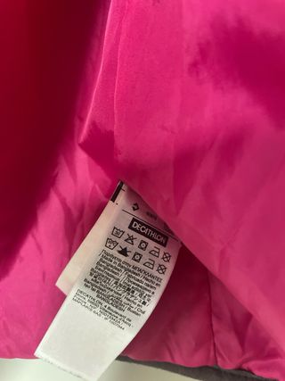 Chaqueta Quechua montaña trekking negra rosa