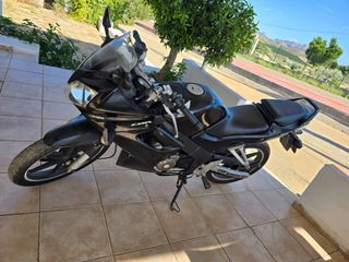 Honda CBR 125R Negra