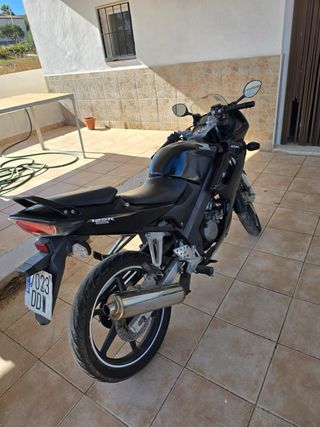Honda CBR 125R Negra