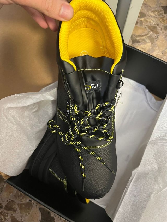 Botas de trabajo con puntera reforzada