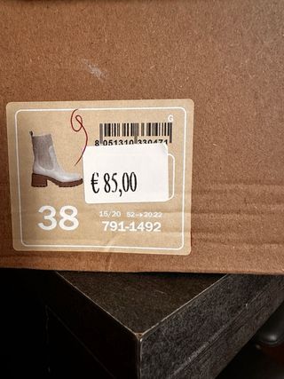 Stivaletti bianchi con suola carrarmato