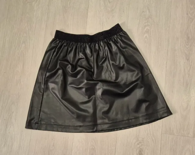 Falda mini efecto piel negra