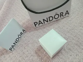 Pendientes Pandora Corazón Rojo y Plata