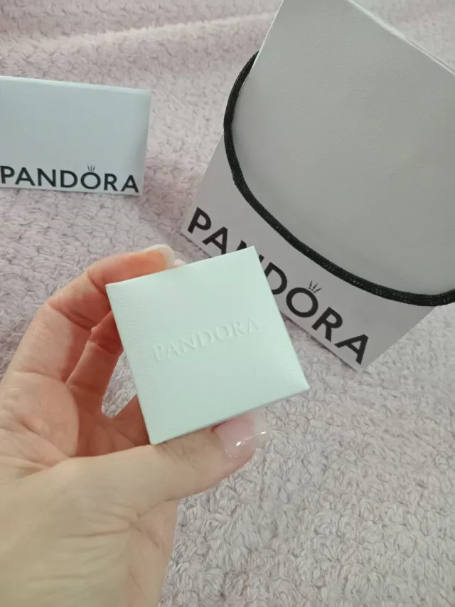 Pendientes Pandora Corazón Rojo y Plata