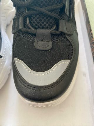 Scarpe sportive nere e bianche