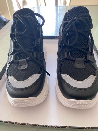 Scarpe sportive nere e bianche