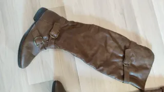 Botas altas marrones con hebillas