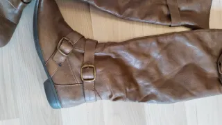 Botas altas marrones con hebillas