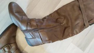 Botas altas marrones con hebillas