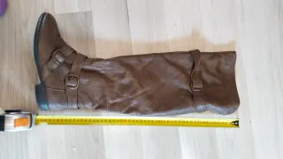 Botas altas marrones con hebillas