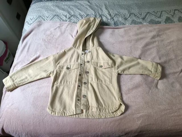 Cazadora  Marca de Mango   para niño con capucha