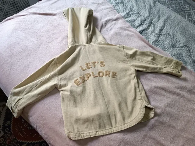 Cazadora  Marca de Mango   para niño con capucha