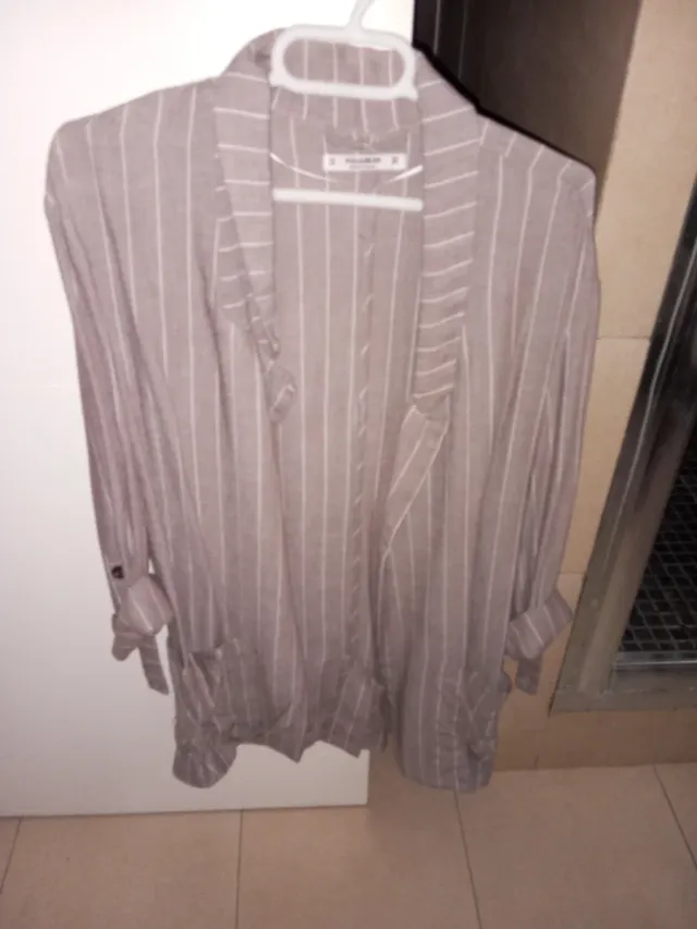 Chaqueta Pull&Bear Beige Talla xs. Tengo más ropa