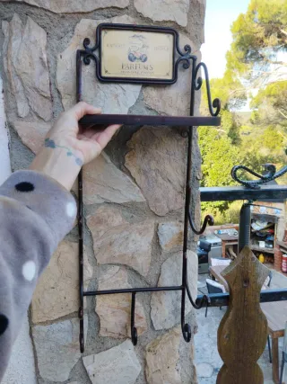 Revistero de baño con estante