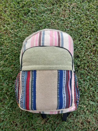 Mochila de cañamo con diseño étnico