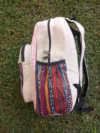 Mochila de cañamo con diseño étnico