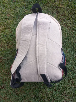 Mochila de cañamo con diseño étnico