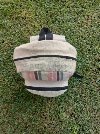 Mochila de cañamo con diseño étnico