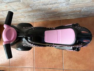 Moto correpasillos Hello Kitty negra y rosa