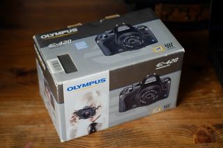 Olympus E-420 + Objetivo 14-42mm