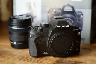 Olympus E-420 + Objetivo 14-42mm