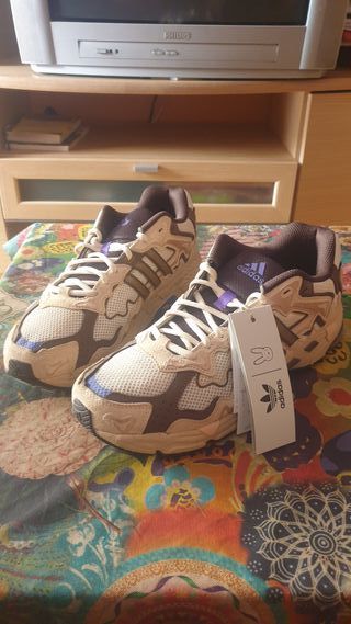 Zapatillas Adidas Bad Bunny Response CL