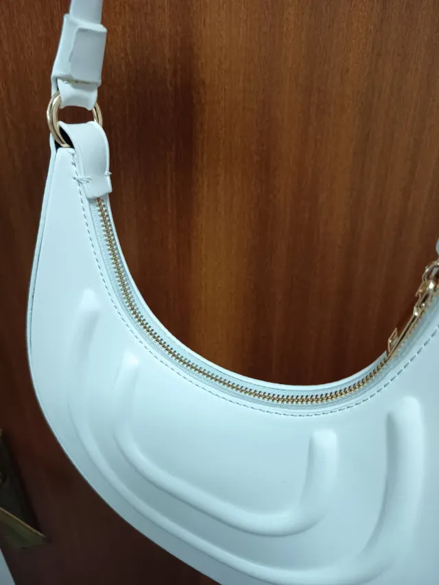 Bolso blanco rígido