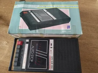 Gravador de Cassetes Lloytron Super Slim