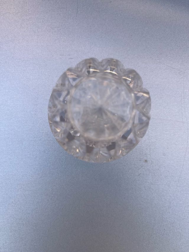 Llave de grifo de cristal tallado