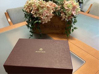 Mocasines de piel negros con detalle dorado