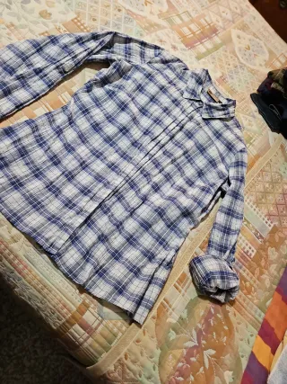 Camisa de cuadros azul y blanco