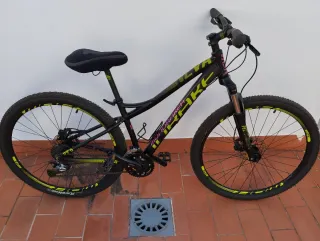 Bicicleta de Montaña Negra y Amarilla