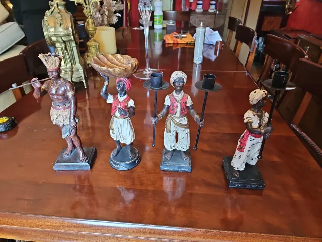 Portacandele con figure etniche in metallo e legno